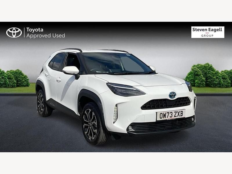 White Used 2024 Toyota Yaris Hybrid Design Hatchback | £23,405 (Expensive) - Image 1/3