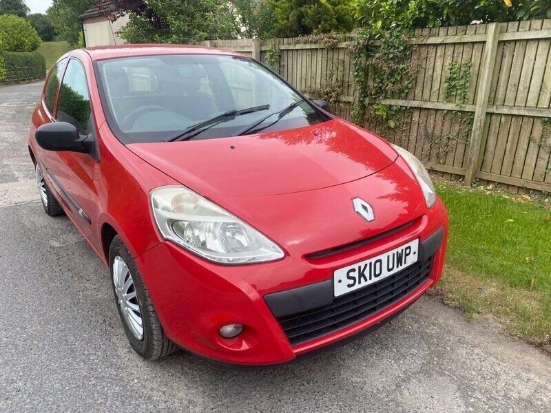 Red Used 2010 Renault Clio II Extreme Hatchback | £1,490 (Good price) - Image 1/4
