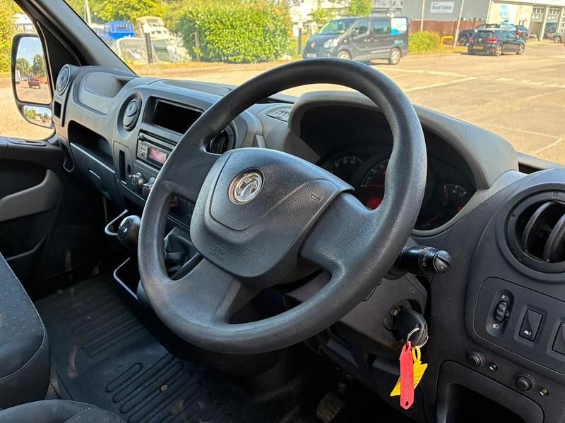 Used Vauxhall Movano 136 HP (100 kW) 2017 White MPV