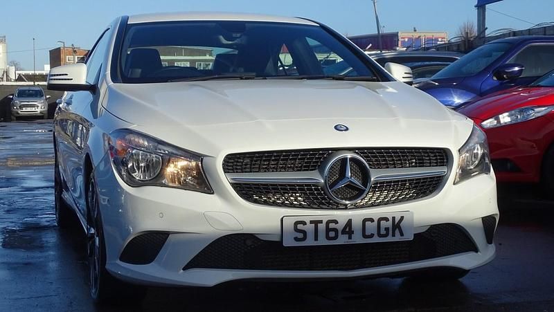 Used Mercedes CLA220 2014 White Sedan