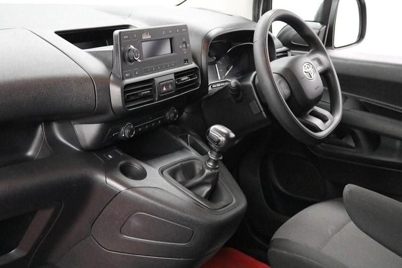 Used Toyota Proace Active 100 HP (73 kW) 2022 White MPV