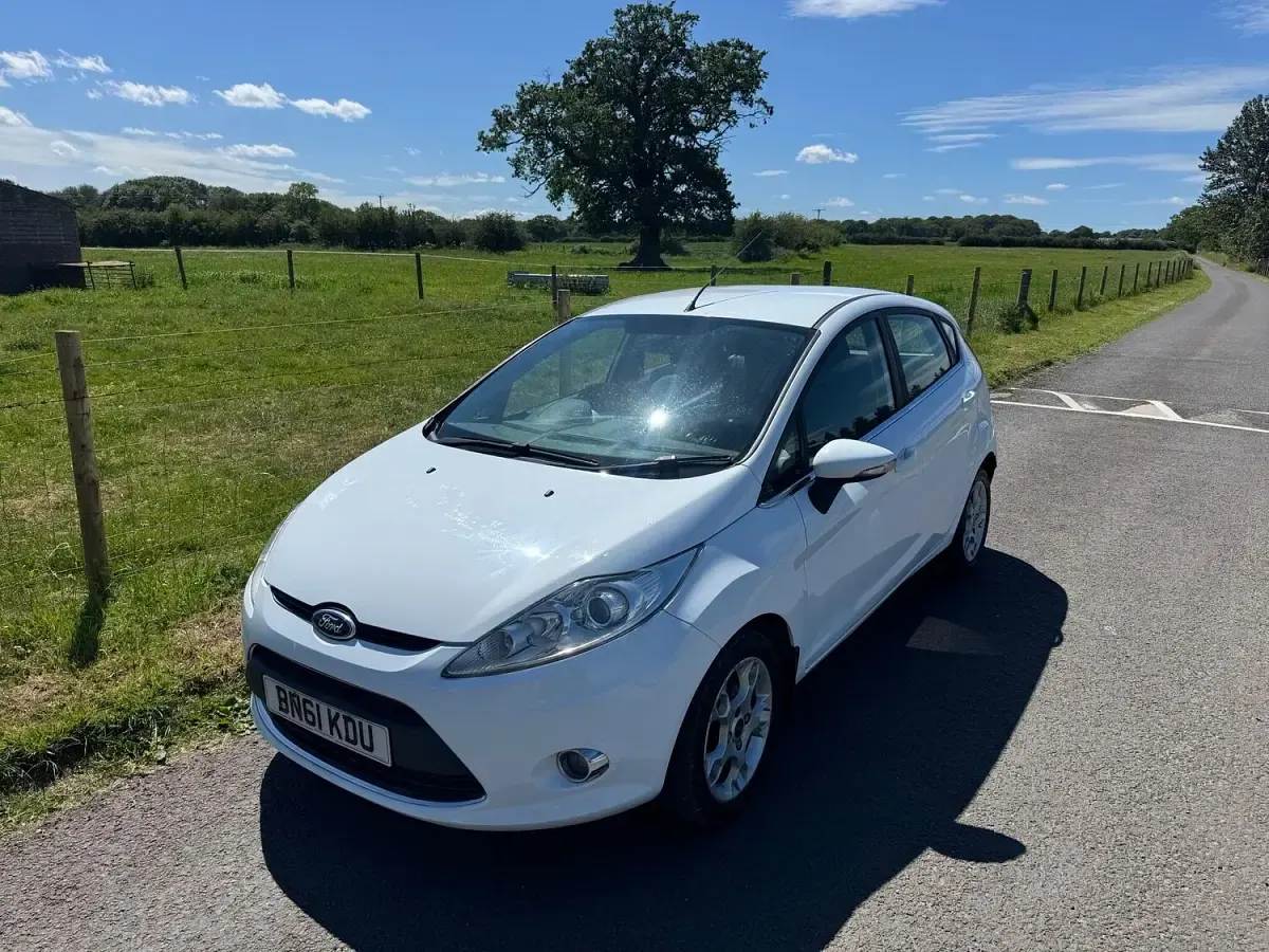 Used Ford Fiesta Zetec 2012 White Hatchback