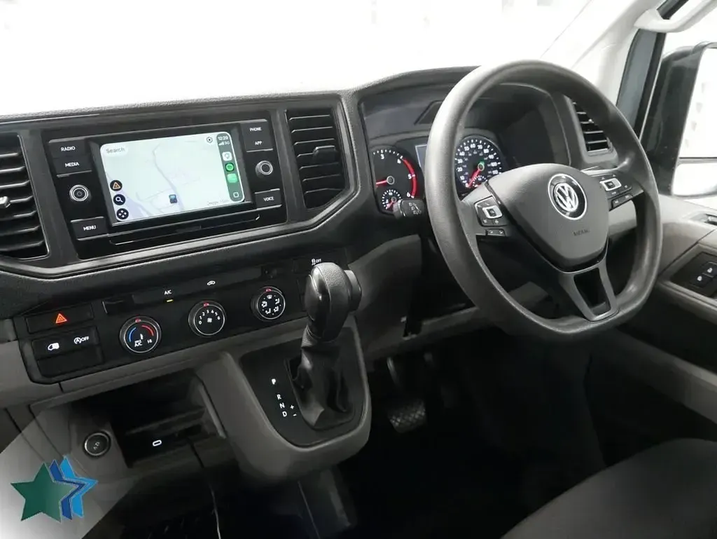 Usado VW Crafter Trendline 140 HP (102 kW) 2023 Cinzento Van