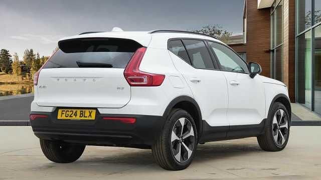 Used Volvo XC40 Plus 161 HP (118 kW) 2024 White SUV