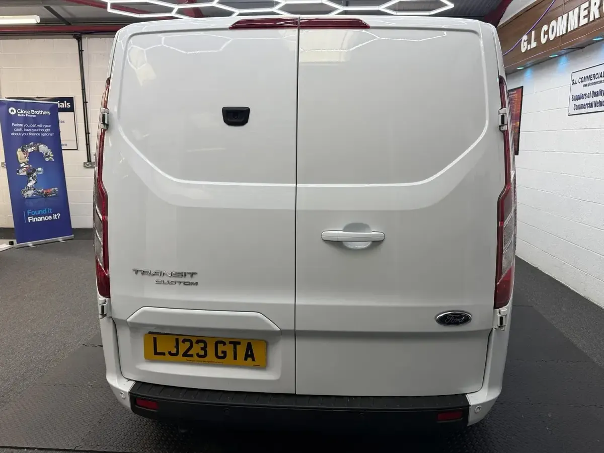 Used Ford Transit Custom Limited 130 HP (95 kW) 2023 White Van