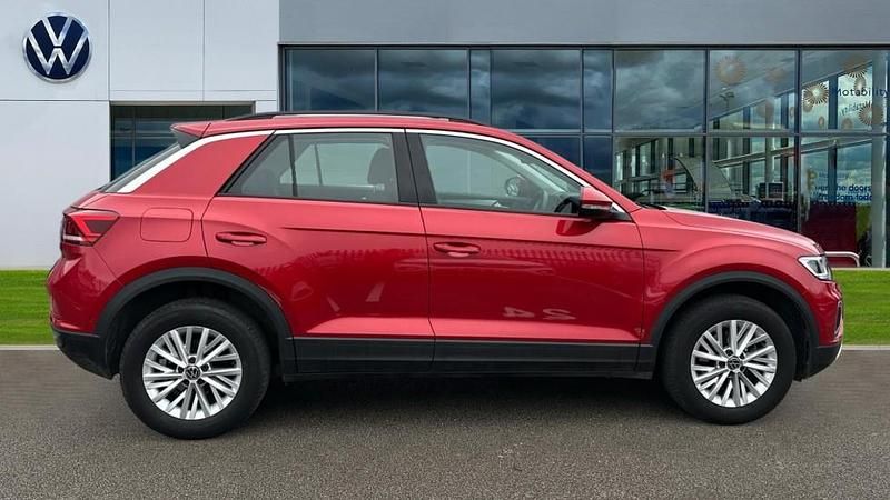 Used VW T-Roc Life 150 HP (110 kW) 2023 Red SUV