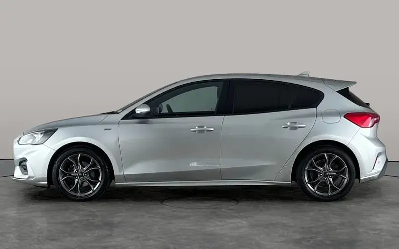 Used Ford Focus ST-Line 125 HP (91 kW) 2021 Silver Hatchback