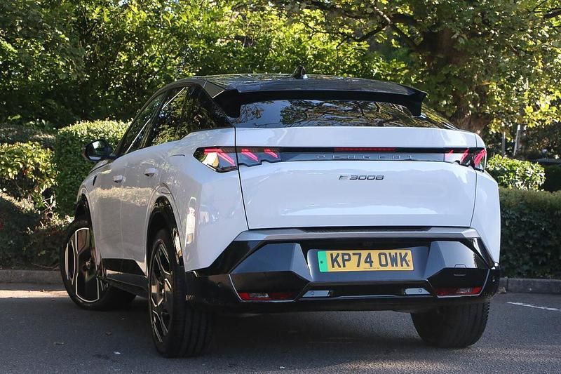 White Used 2024 Peugeot e-3008 GT SUV | £27,274 (Good price) - Image 1/3