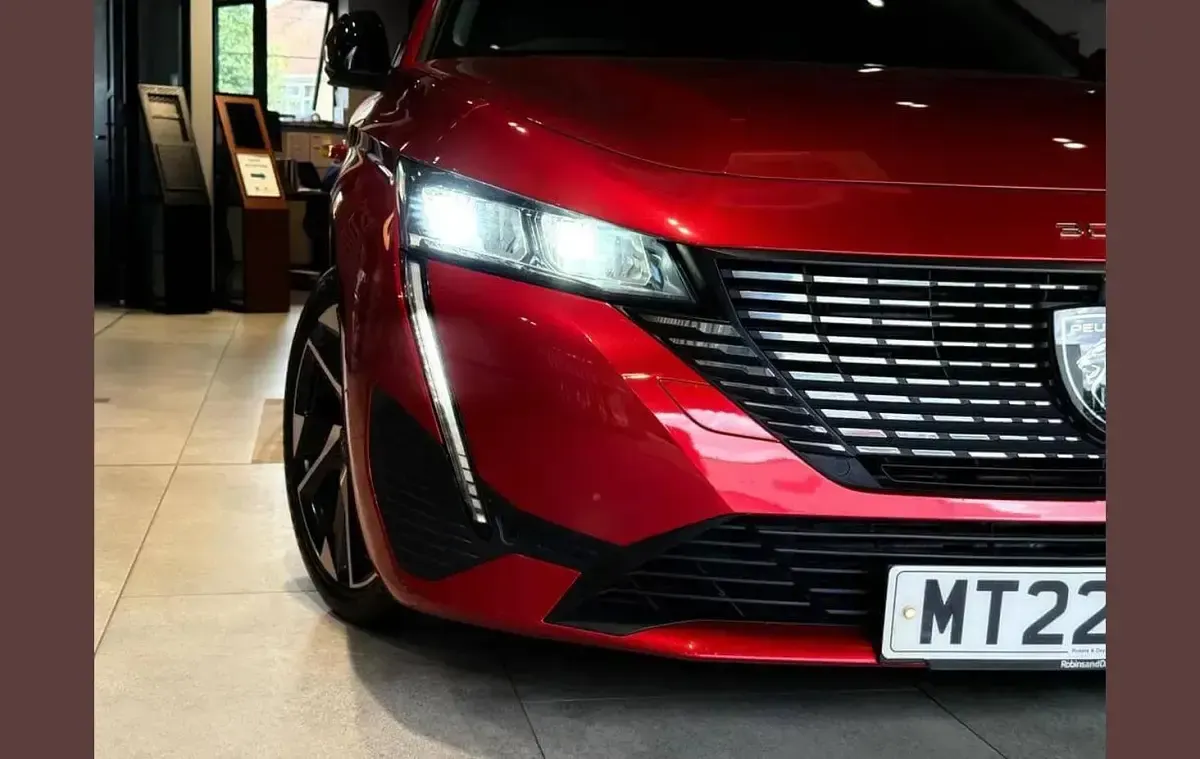 Used Peugeot 308 Allure Premium 129 HP (94 kW) 2022 Red Hatchback