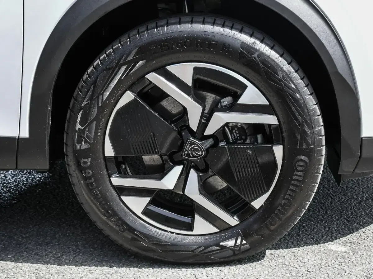 Second-hand Peugeot 2008 GT 134 CP (98 kW) 2024 Alb SUV
