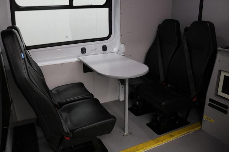 Image 2/4