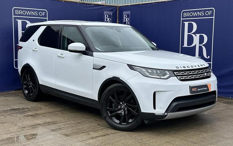 White Used 2019 Land Rover Discovery 5 HSE SUV | £21,998 (Super price) - Image 1/3
