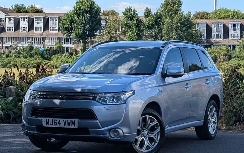Used Mitsubishi Outlander P-HEV 121 HP (88 kW) 2015 Estate