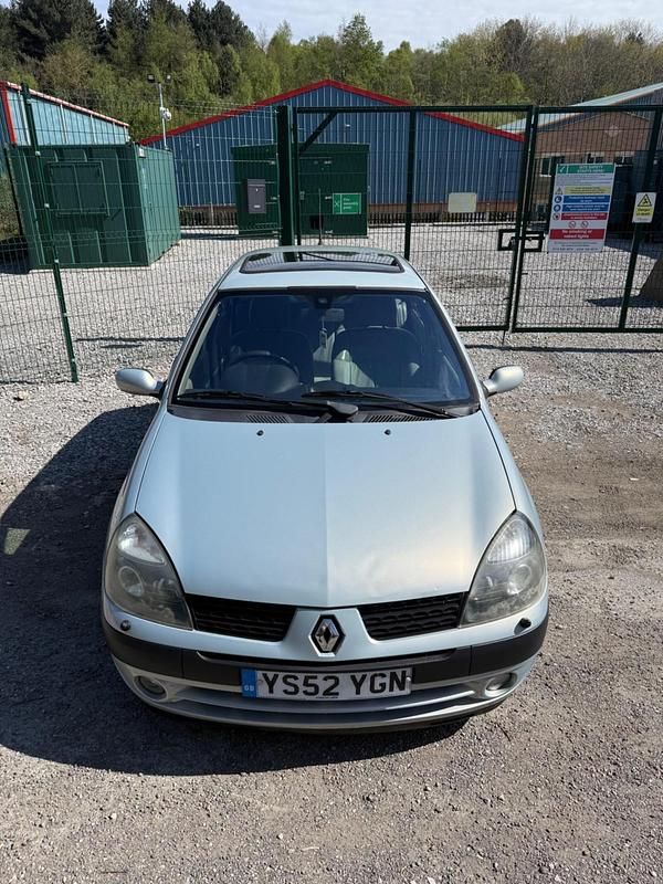 Używany Renault Clio II Initiale 2003 Srebrny Hatchback
