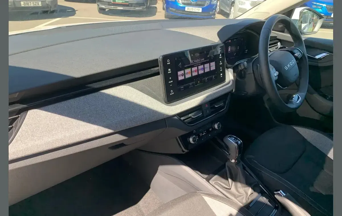 Gebraucht Skoda Scala SE 115 PS (84 kW) 2025 Weiß Kleinwagen