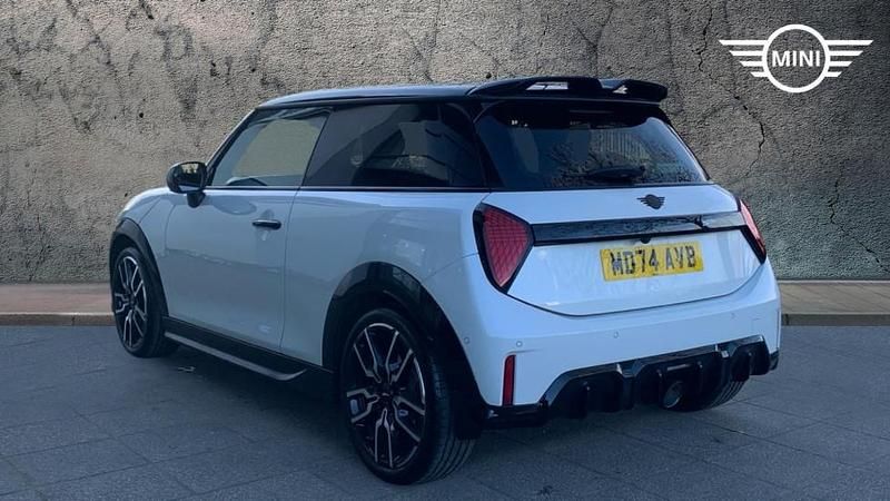 Used Mini John Cooper Works Hatch 228 HP (167 kW) 2024 White Hatchback