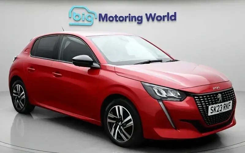 Usado Peugeot 208 Allure+ 102 HP (75 kW) 2023 Citadino