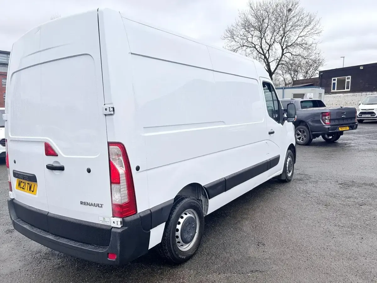 Used Renault Master Business 133 HP (97 kW) 2021 White MPV