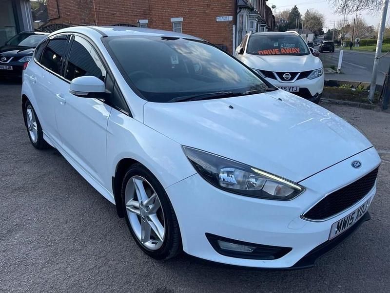 Used Ford Focus Titanium 120 HP (88 kW) 2015 White Hatchback