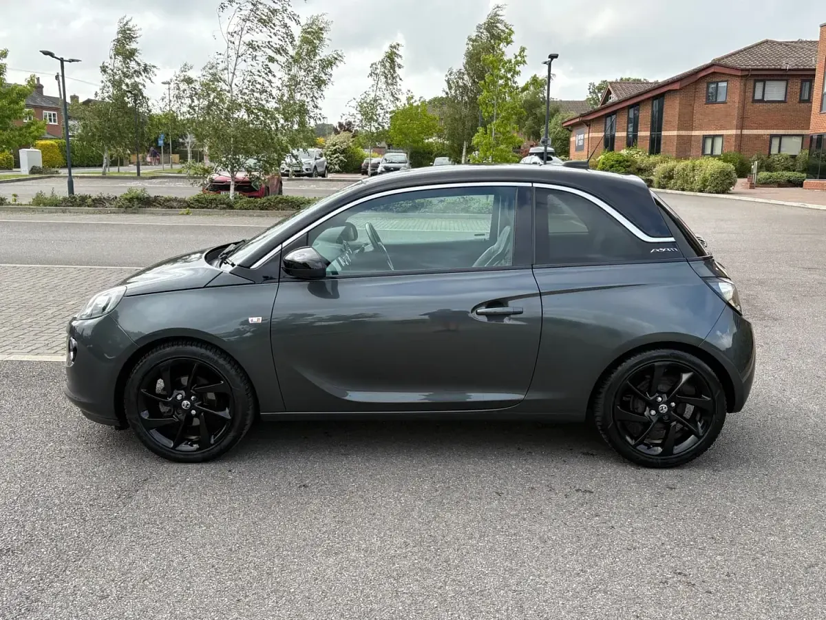 Usado Vauxhall Adam Slam 100 HP (73 kW) 2017 Cinzento Citadino