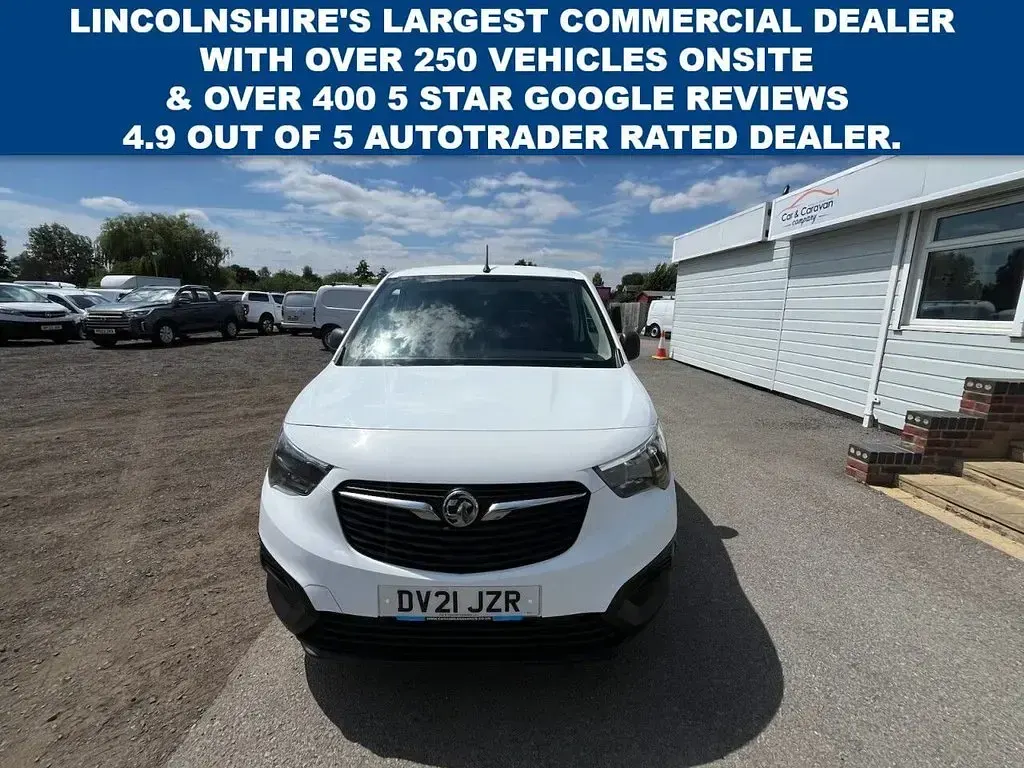 Used Vauxhall Combo 100 HP (73 kW) 2021 White MPV