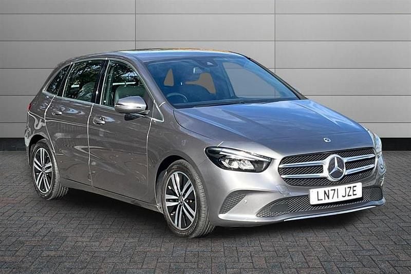 Mountain grey Used 2021 Mercedes B180 MPV | £17,250 (Fair price) - Image 1/4