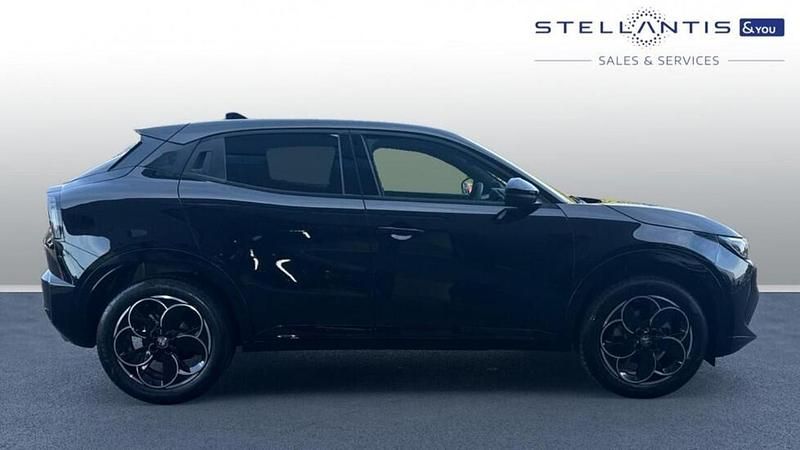 Black New 2025 Alfa Romeo Junior SUV | £26,281 (Fair price) - Image 1/4