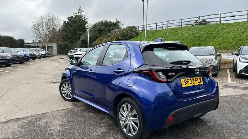 Used Toyota Yaris Hybrid 116 HP (85 kW) 2023 Galactic blue Hatchback