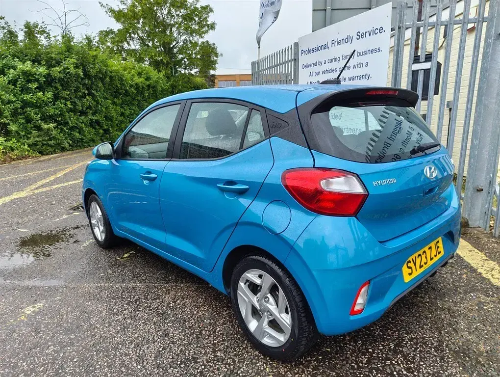 Used Hyundai i10 SE 67 HP (49 kW) 2023 Turquoise Hatchback
