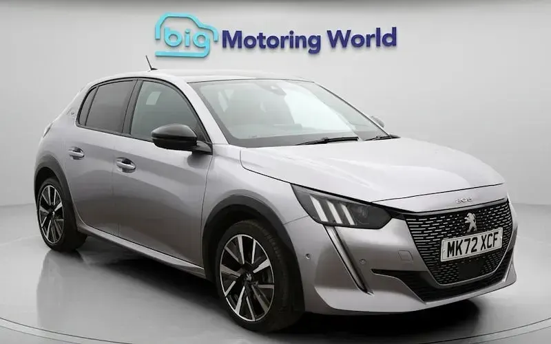 Second-hand Peugeot 208 GT 102 CP (75 kW) 2022 Hatchback