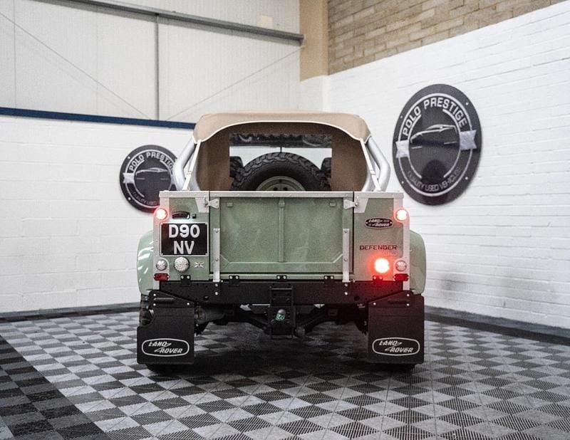 Used Land Rover Defender 120 HP (88 kW) 1987 Green Pickup