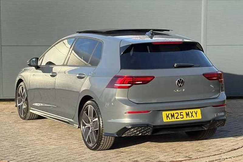 Second-hand VW Golf VIII R-line 150 CP (110 kW) 2025 Gri Hatchback