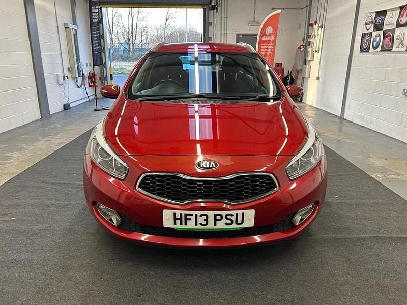Used Kia Ceed Sportswagon 126 HP (92 kW) 2013 Red Estate