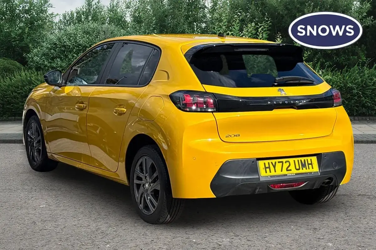 Used Peugeot 208 Active+ 100 HP (73 kW) 2022 Yellow Hatchback