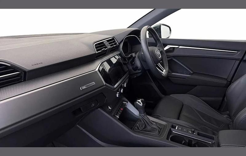 Begagnad Audi Q3 S-Line 150 HK (110 kW) 2025 Grå SUV