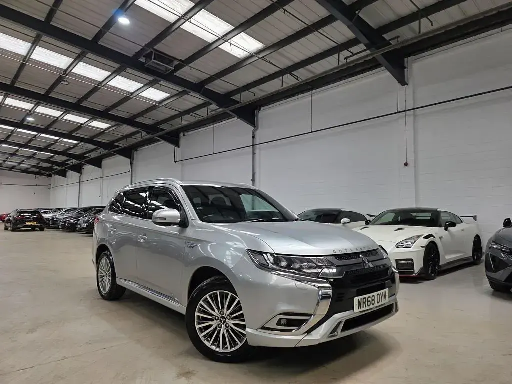 Used Mitsubishi Outlander P-HEV 174 HP (127 kW) 2018 Silver SUV