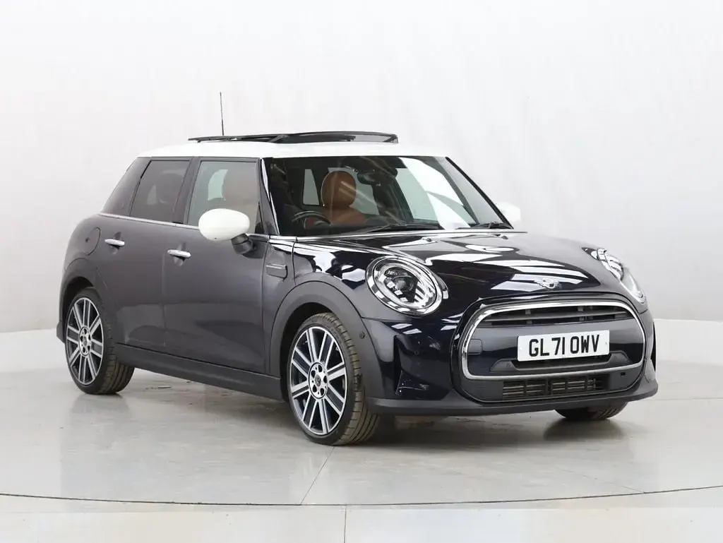 Usado Mini Cooper Exclusive 136 CV (100 kW) 2022 Azul Utilitario