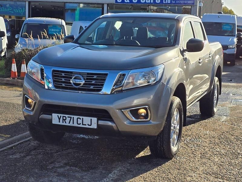 Używany Nissan Navara Acenta 163 KM (119 kW) 2021 Szary Pickup