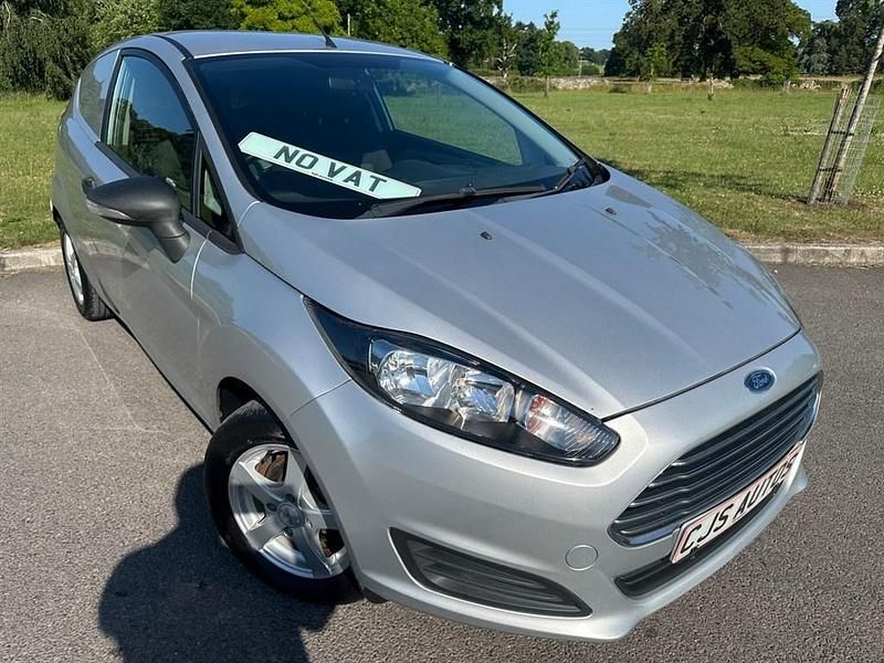 Silver Used 2013 Ford Fiesta Hatchback | £3,993 (Fair price) - Image 1/2