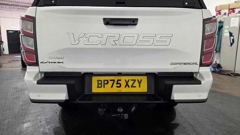 New Isuzu D-Max 2025 Dolomite white Pickup