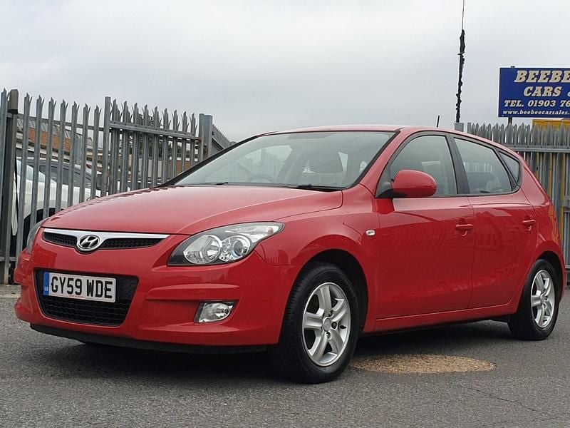 Red Used 2009 Hyundai i30 Comfort Hatchback | £3,695 (Fair price) - Image 1/4
