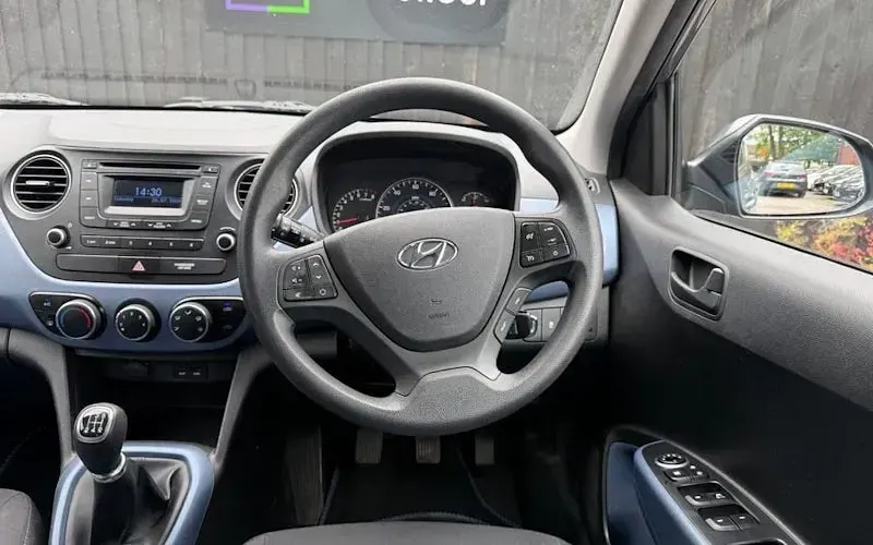 Used Hyundai i10 SE 66 HP (48 kW) 2015 Grey Hatchback