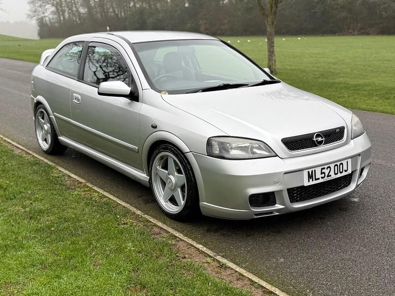 Used Vauxhall Astra 285 HP (209 kW) 2003 Silver Hatchback