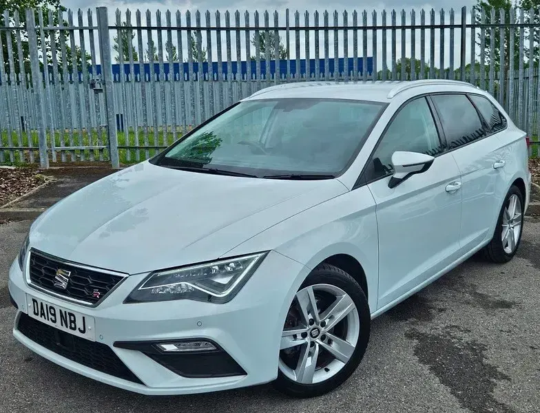 Used Seat Leon ST FR 130 HP (95 kW) 2019 White Estate