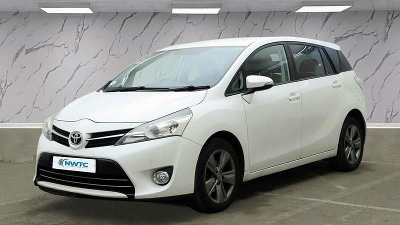 Used Toyota Verso Trend 110 HP (80 kW) 2014 White MPV