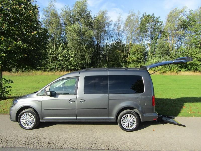 Grey Used 2020 VW Caddy Maxi Life Life MPV | £17,995 (Good price) - Image 1/3