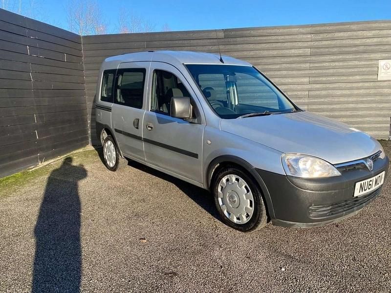 Używany Vauxhall Combo 2011 Srebrny Minivan