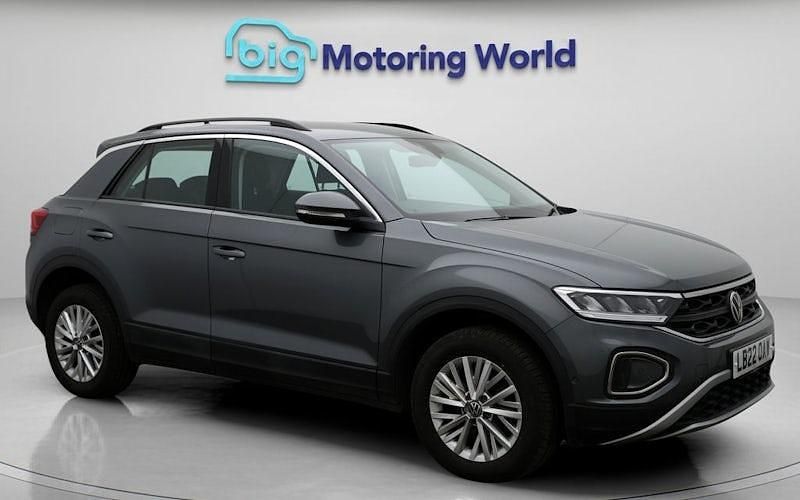 Used 2025 VW T-Roc Life SUV | £19,900 (Good price) - Image 1/4