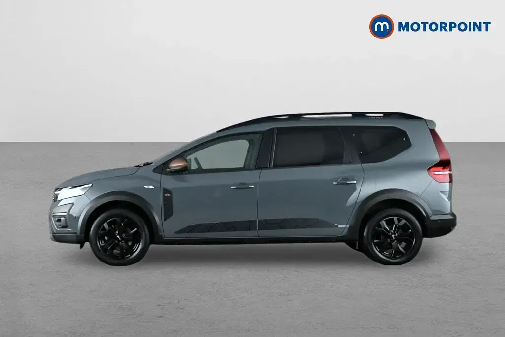 Used Dacia Jogger Extreme 141 HP (103 kW) 2024 Grey MPV