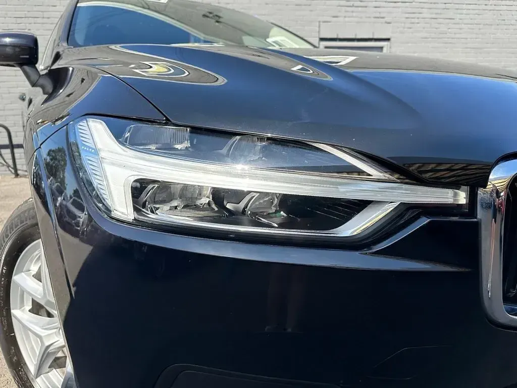 Used Volvo XC60 Momentum 250 HP (183 kW) 2018 Black SUV